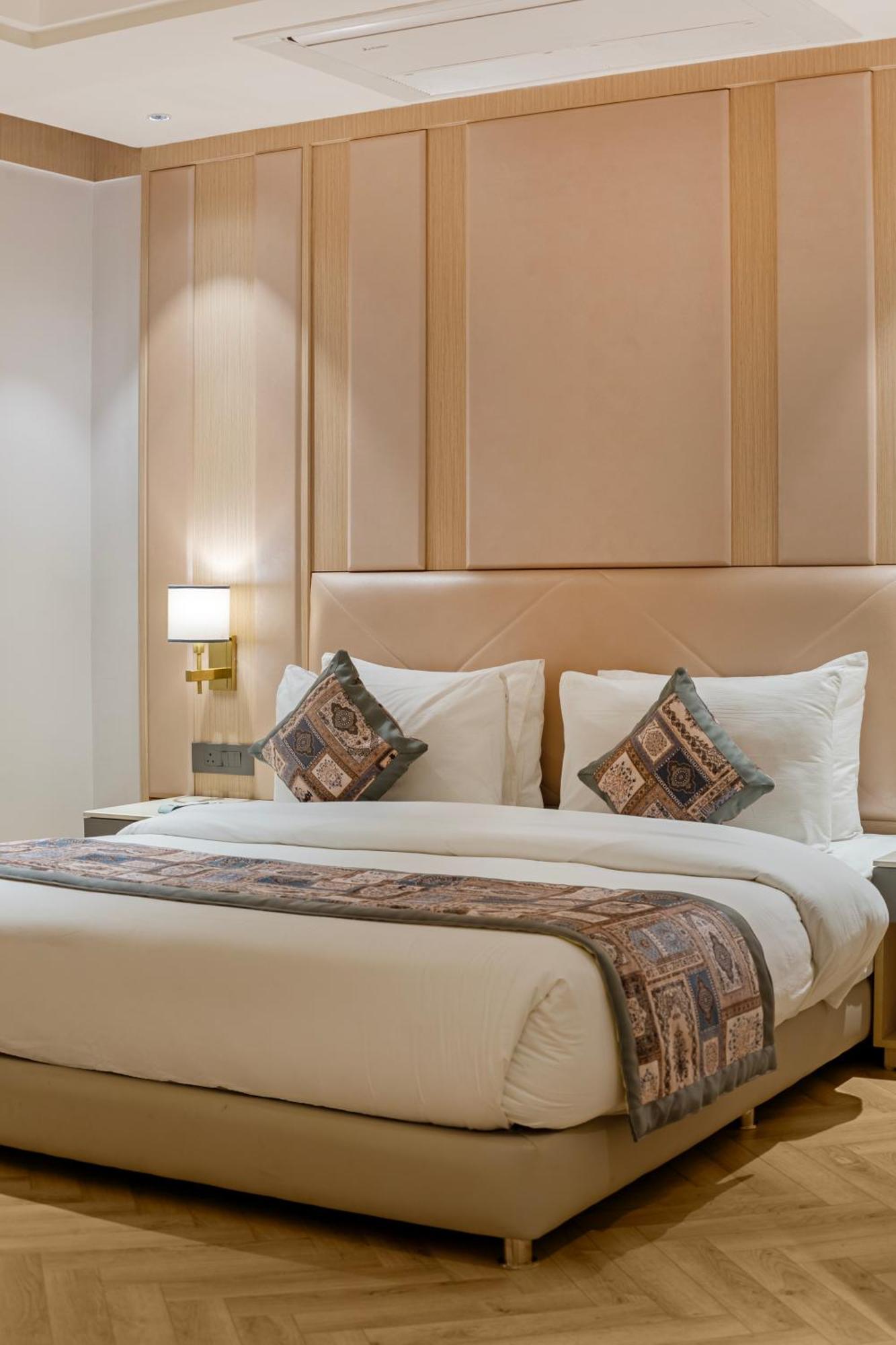 Sandoz Amritsar Near Golden Temple Екстериор снимка